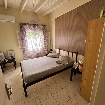 George's Country Corfu House * Afra