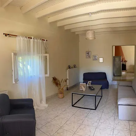 George's Country Corfu House Casa de Férias Áfra